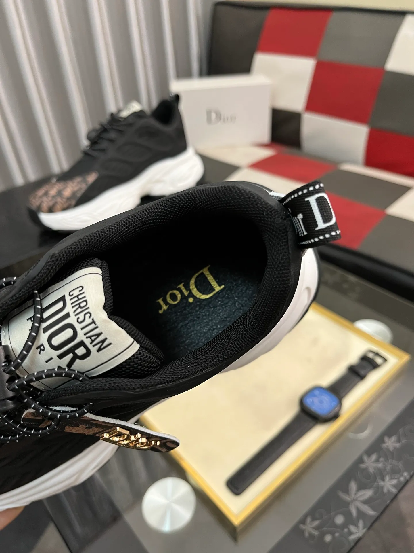 Men's shoes 💰458⌚️⌚️[Dior] The toe is designed to be a bit wider. The upper foot comfort is perfect. The thread is beautiful. It fits the pants perfectly and is versatile. Decorated with various classic details. It is the ideal choice for daily styling. It can be matched with various casual items to create exquisite looks. Fabric: First-layer cowhide/lining sheepskin TPU original outsole Size: 38-442️⃣Colors available